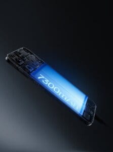 OnePlus 15 5G internal battery graphic showing the large 7,300mAh battery for extended usage and fast charging.