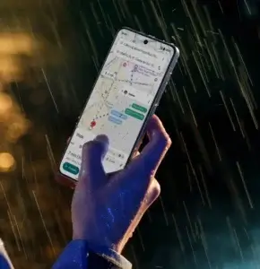 OnePlus Nord CE 5 navigation screen used in rainy conditions demonstrating bright display visibility and touch response.